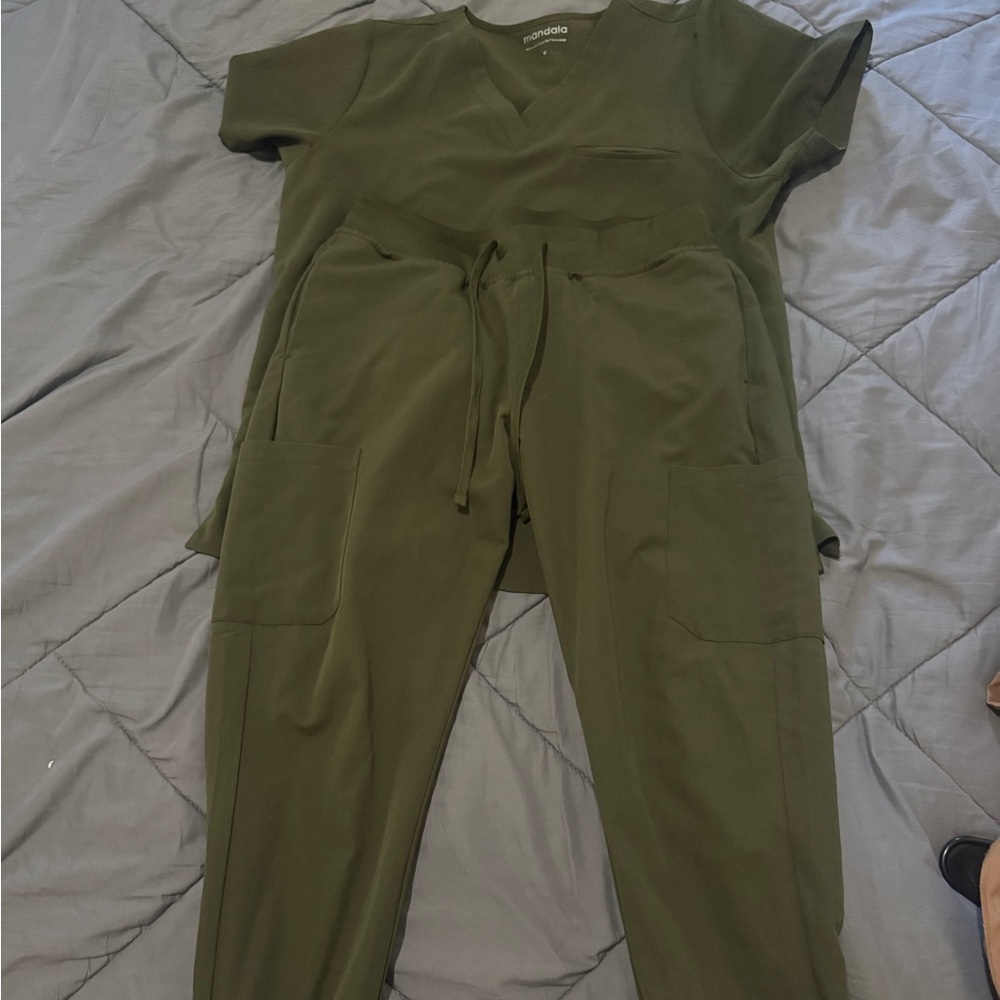 Chic Olive Jumpsuit with Pockets